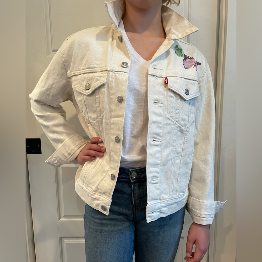 🦋 Women’s Levi’s Ex-Boyfriend White Jean Jacket with Butterlies - Picture 2 of 11